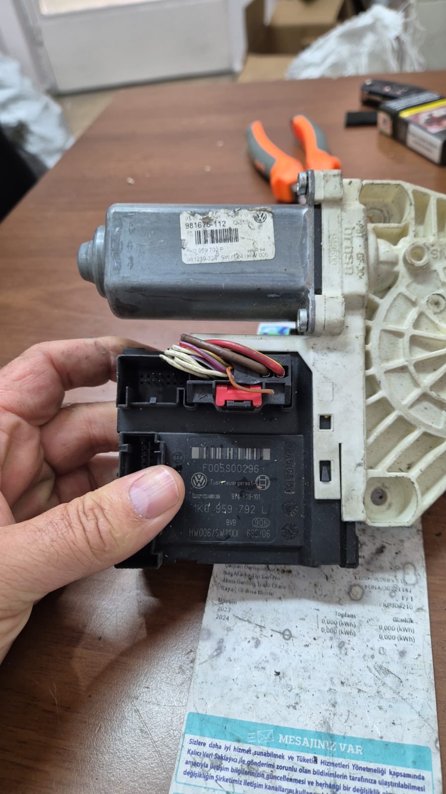 Volkswagen Passat Elektrikli Cam Motoru Yolcu Tarafı Ön B6 1k0 959 792 L